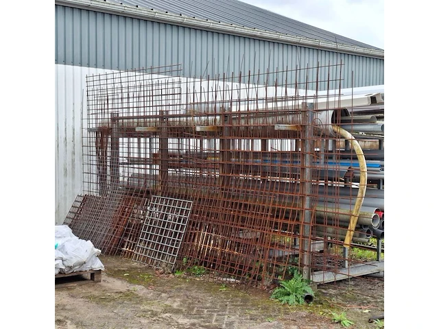 Partij divers betonbewapeningsmaterieel - afbeelding 1 van  9
