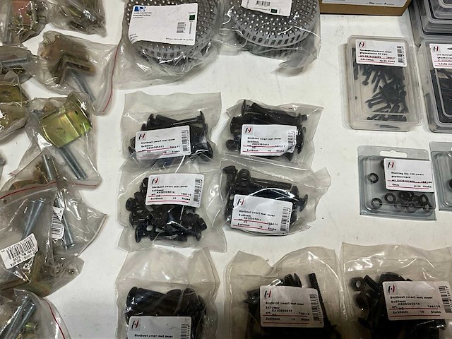 Partij divers bevestigingsmateriaal (64x) - afbeelding 3 van  20