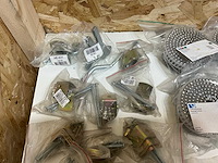 Partij divers bevestigingsmateriaal (64x) - afbeelding 14 van  20