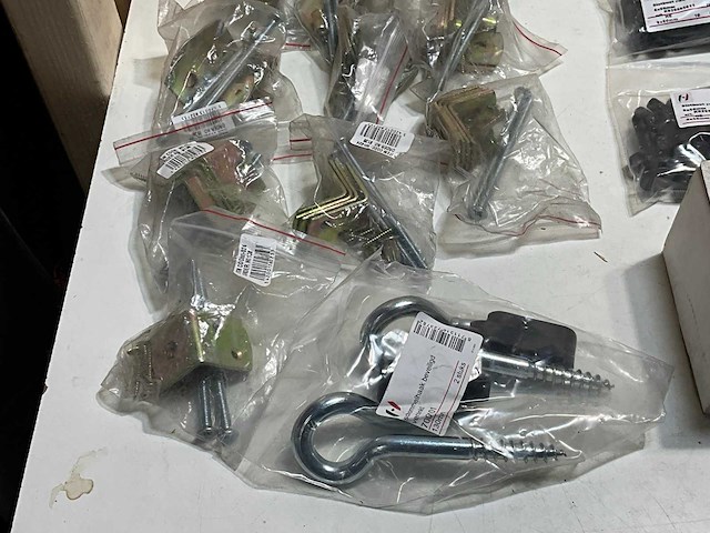 Partij divers bevestigingsmateriaal (64x) - afbeelding 17 van  20