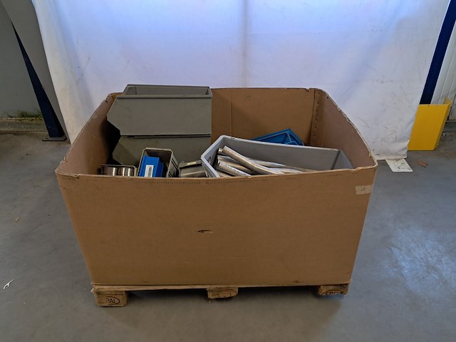 Partij divers bevestigingsmateriaal & ijzerwaren - afbeelding 1 van  8