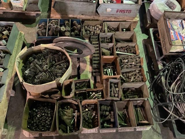 Partij divers bevestigingsmateriaal - afbeelding 1 van  7