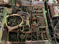 Partij divers bevestigingsmateriaal - afbeelding 1 van  7