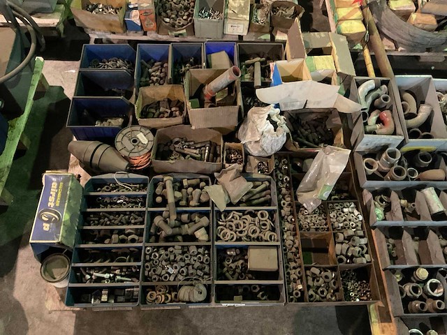 Partij divers bevestigingsmateriaal - afbeelding 1 van  4
