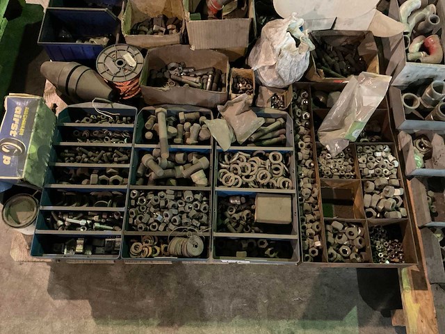 Partij divers bevestigingsmateriaal - afbeelding 2 van  4