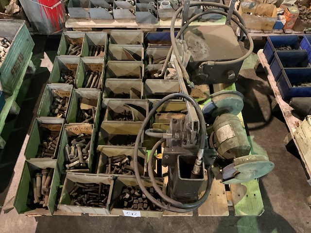 Partij divers bevestigingsmateriaal - afbeelding 1 van  7