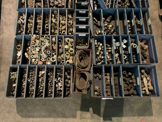 Partij divers bevestigingsmateriaal - afbeelding 2 van  4