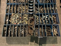 Partij divers bevestigingsmateriaal - afbeelding 2 van  4