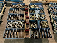 Partij divers bevestigingsmateriaal - afbeelding 1 van  4