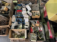 Partij divers bevestigingsmateriaal - afbeelding 1 van  5