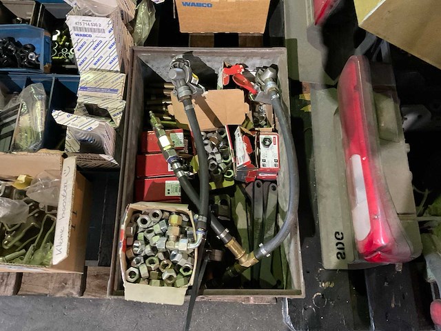 Partij divers bevestigingsmateriaal - afbeelding 2 van  5