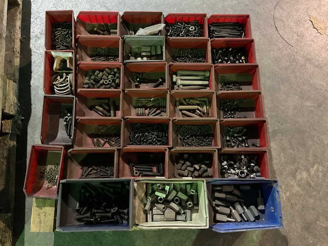 Partij divers bevestigingsmateriaal - afbeelding 1 van  4