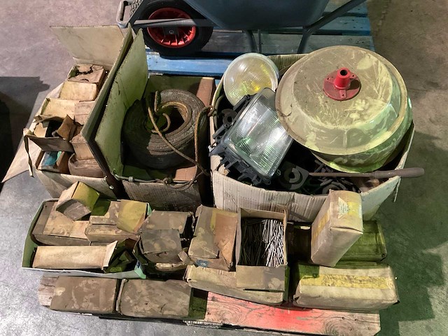 Partij divers bevestigingsmateriaal - afbeelding 1 van  3