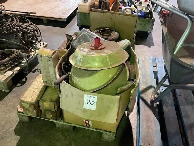 Partij divers bevestigingsmateriaal - afbeelding 2 van  3