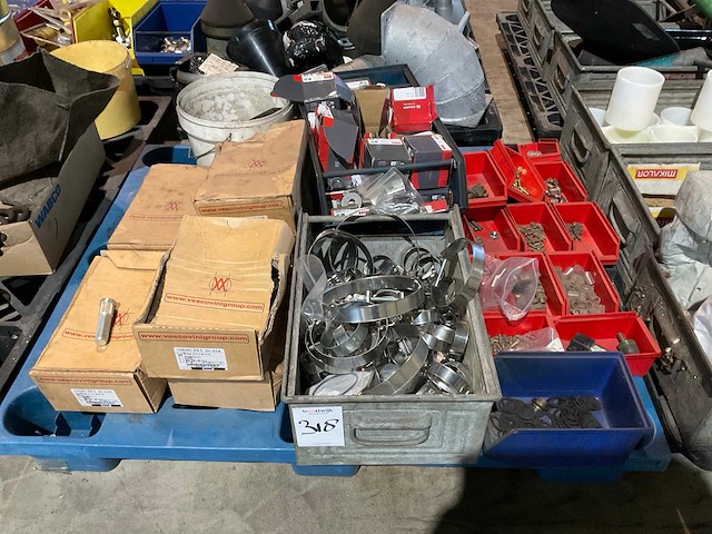 Partij divers bevestigingsmateriaal - afbeelding 1 van  6