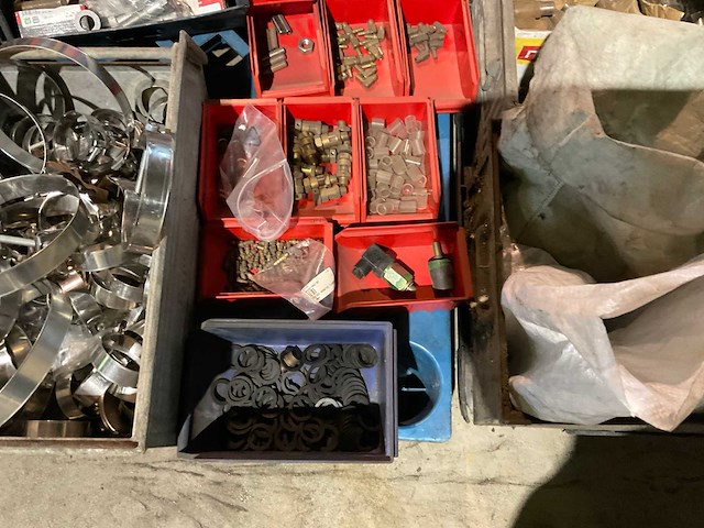 Partij divers bevestigingsmateriaal - afbeelding 2 van  6