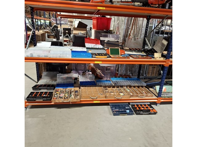 Partij divers bevestigingsmaterialen en gereedschap - afbeelding 1 van  41