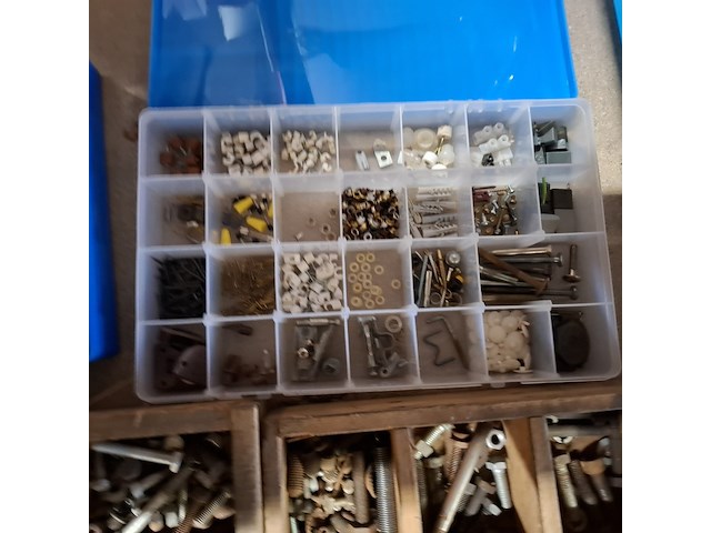 Partij divers bevestigingsmaterialen en gereedschap - afbeelding 28 van  41