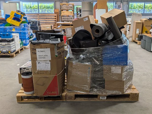 Partij divers bouw- en installatiemateriaal - afbeelding 1 van  9
