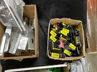 Partij divers bouwbeslag - afbeelding 1 van  1