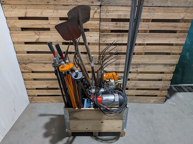 Partij divers brandweermateriaal - afbeelding 1 van  23