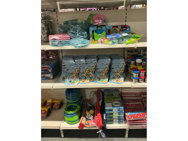 Partij divers buiten speelgoed/water speelgoed (243x) - afbeelding 2 van  9