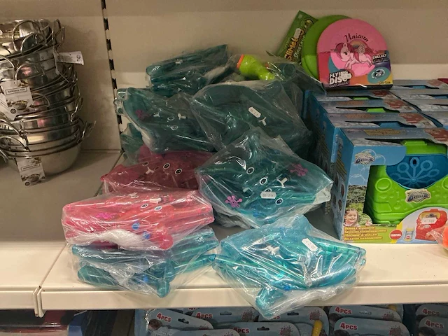 Partij divers buiten speelgoed/water speelgoed (243x) - afbeelding 3 van  9