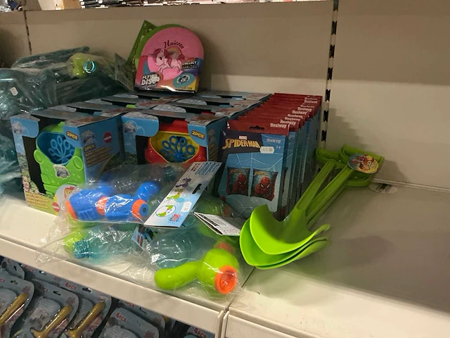 Partij divers buiten speelgoed/water speelgoed (243x) - afbeelding 5 van  9