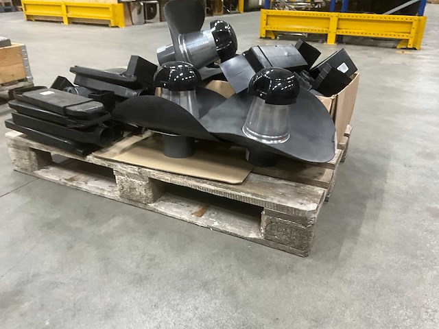 Partij divers dakmateriaal - afbeelding 8 van  15