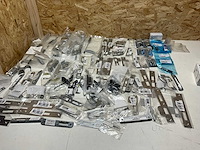 Partij divers deurbeslag (101x) - afbeelding 1 van  19