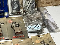Partij divers deurbeslag en sloten (40x) - afbeelding 9 van  12