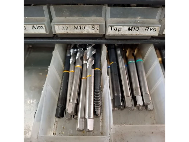 Partij divers draadtapgereedschap - afbeelding 5 van  42