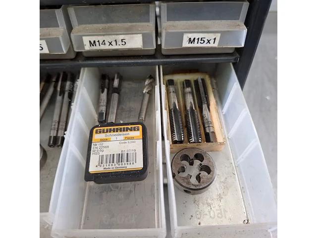 Partij divers draadtapgereedschap - afbeelding 8 van  42