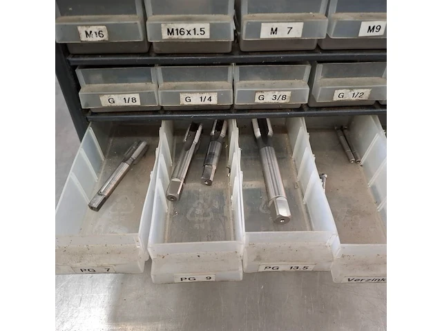 Partij divers draadtapgereedschap - afbeelding 13 van  42