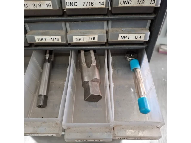 Partij divers draadtapgereedschap - afbeelding 24 van  42