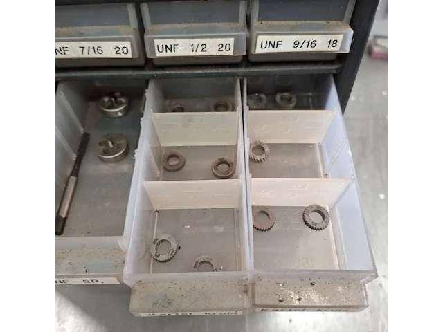Partij divers draadtapgereedschap - afbeelding 28 van  42