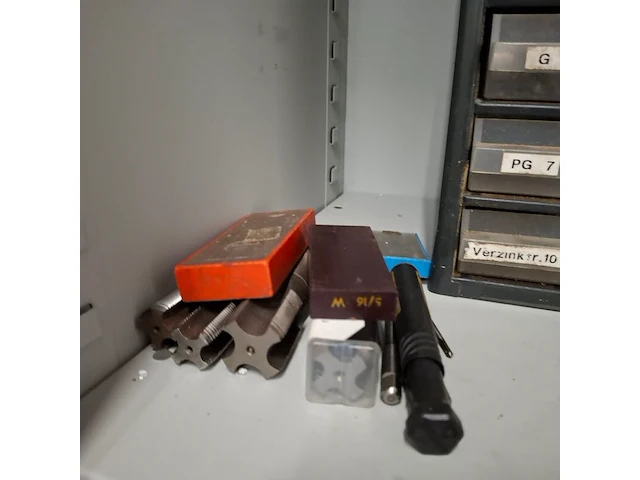 Partij divers draadtapgereedschap - afbeelding 37 van  42