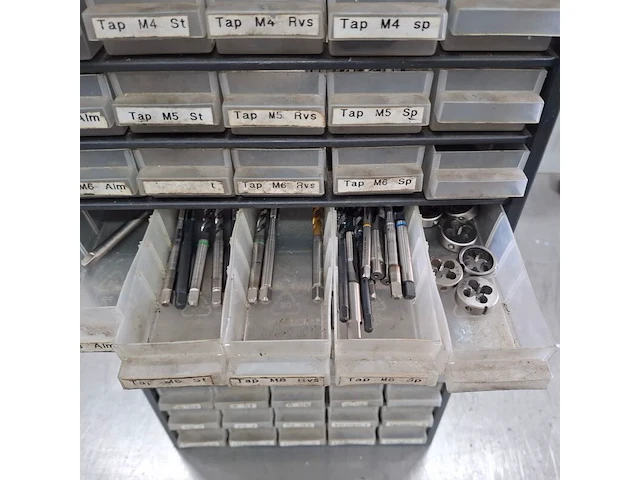 Partij divers draadtapgereedschap - afbeelding 41 van  42