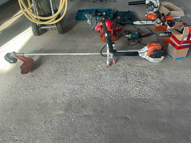 Partij divers elektrisch en gemotoriseerd handgereedschap, 14 stuks, o.a. stihl en makita – niet werkend / voor onderdelen - afbeelding 19 van  19