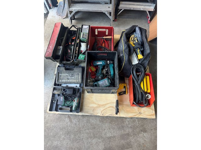 Partij divers elektrisch en handgereedschap - afbeelding 1 van  31
