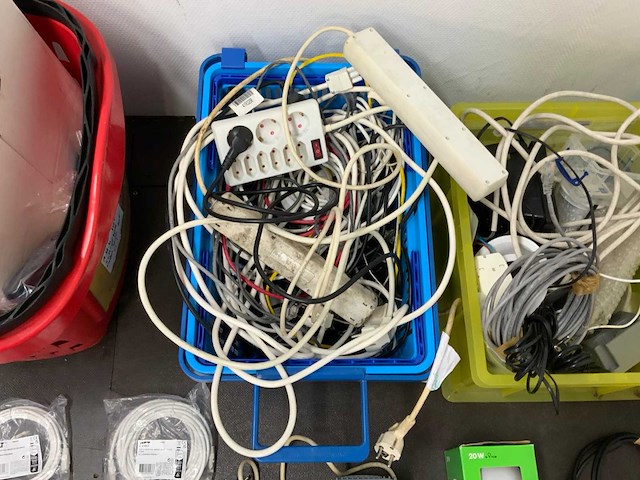 Partij divers elektronica - afbeelding 8 van  17
