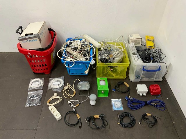 Partij divers elektronica - afbeelding 1 van  17