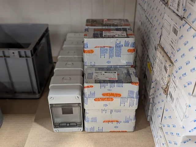 Partij divers elektrotechnisch installatiemateriaal - afbeelding 3 van  19