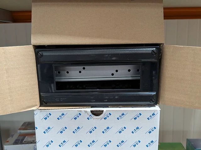 Partij divers elektrotechnisch installatiemateriaal - afbeelding 6 van  19