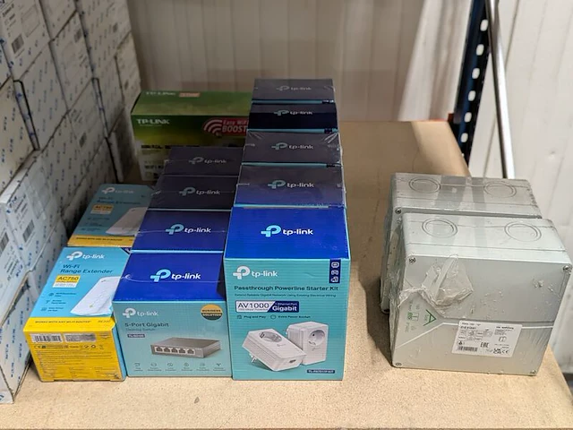 Partij divers elektrotechnisch installatiemateriaal - afbeelding 8 van  19