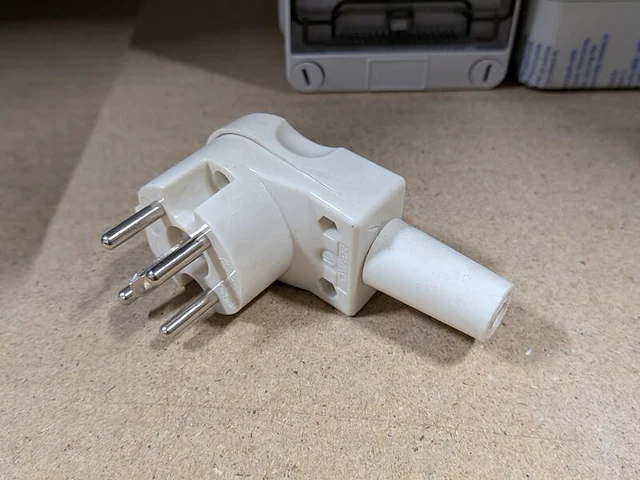 Partij divers elektrotechnisch installatiemateriaal - afbeelding 19 van  19