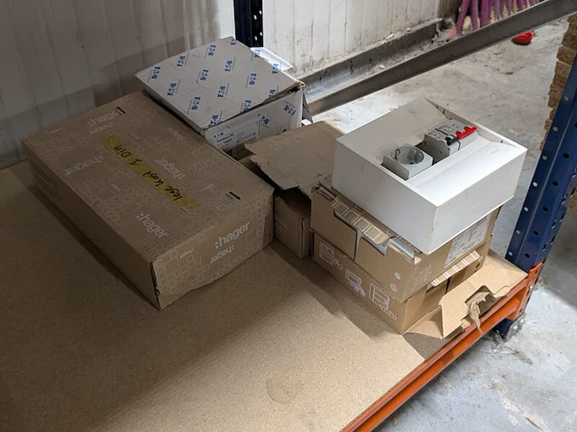 Partij divers elektrotechnisch installatiemateriaal - afbeelding 6 van  8