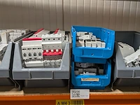 Partij divers elektrotechnisch installatiemateriaal - afbeelding 2 van  15