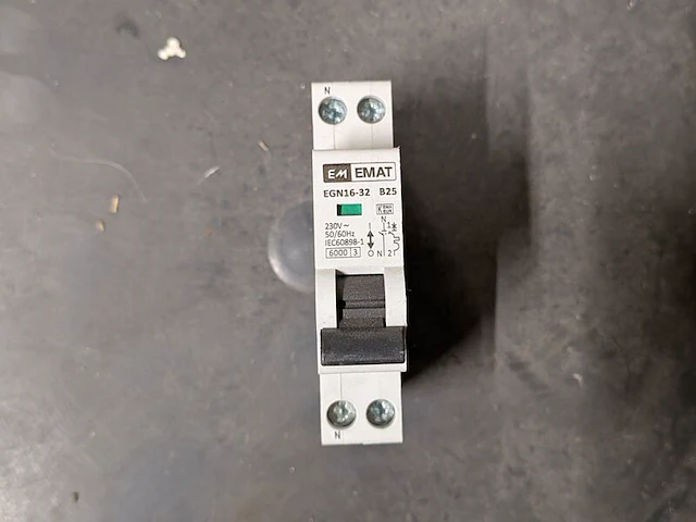 Partij divers elektrotechnisch installatiemateriaal - afbeelding 6 van  15