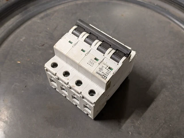 Partij divers elektrotechnisch installatiemateriaal - afbeelding 9 van  15